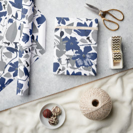 Blauer Graue Clematitis Blütenblume Geschenkpapier