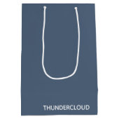 Blauer Graue Farbe von Thundercloud Mittlere Geschenktüte (Rückseite)
