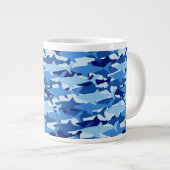 Blauer Haifisch-Muster Jumbo-Tasse (Vorderseite Rechts)