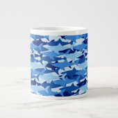 Blauer Haifisch-Muster Jumbo-Tasse (Vorderseite)