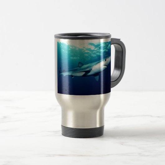 Blauer Haifisch Reisebecher (VorderseiteRechts)