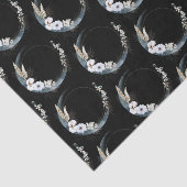 Blauer Halbmond mit weißem Blume-Muster Seidenpapier (Ausschnitt)