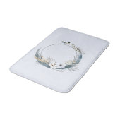 Blauer Halbmond mit weißen Blume Badematte (Schrägansicht)