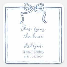 Blauer Hand gezeichnet. Sie bindet den Knoten Stic Quadratischer Aufkleber