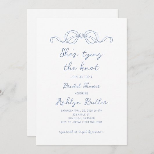 Blauer Handgezeichneter Shes binden die Knot-Einla Einladung (Vorne/Hinten)