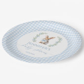 Blauer Hase Osterkaninchen Gingham Babydusche Pappteller (Schrägansicht)