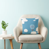 Blauer Heißluft-Ballon in den Wolken Kissen (Stuhl )