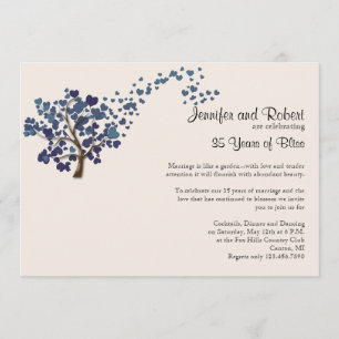 Blauer Herzbaum auf Elfenbeinhochzeitstag Einladung