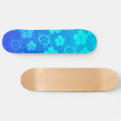 Blauer Hibiskus und Honu Schildkröten Skateboard (Horizontal)