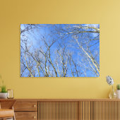 Blauer Himmel, Bäume im Winter Leinwanddruck (Insitu (Wohnzimmer))