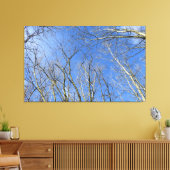 Blauer Himmel, Bäume im Winter Leinwanddruck (Insitu (Wohnzimmer))