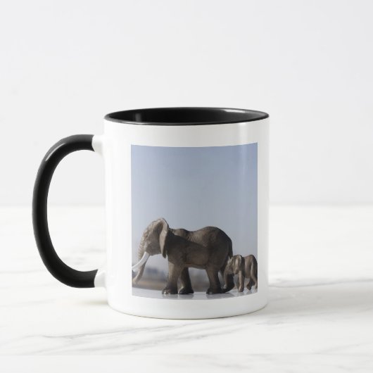 Blauer Himmel der Elefant-Herkunft Tasse (Links)