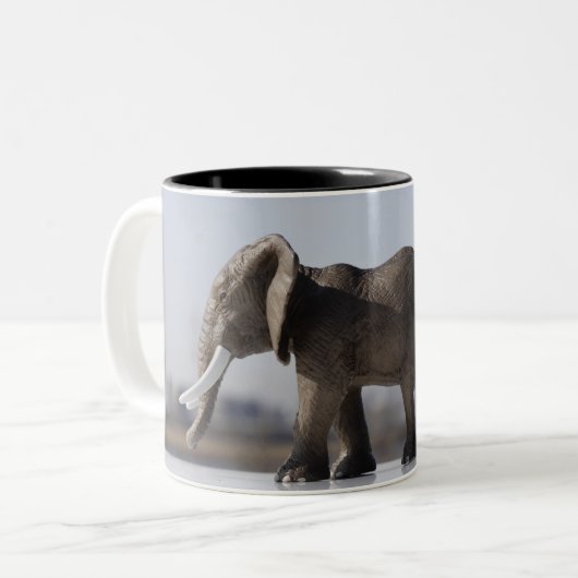 Blauer Himmel der Elefant-Herkunft Zweifarbige Tasse (Vorderseite Links)