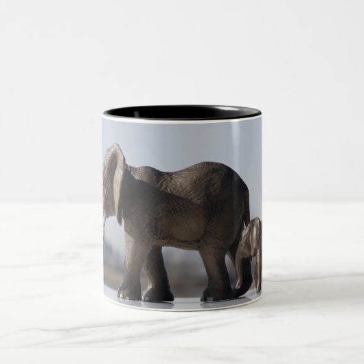 Blauer Himmel der Elefant-Herkunft Zweifarbige Tasse (Mittel)