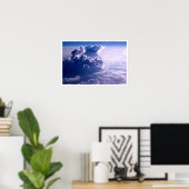 Blauer Himmel durch Wolken Poster (Heimbüro)