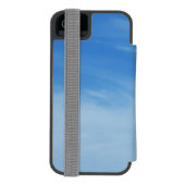 Blauer Himmel mit Abstrakten Wolken-Foto Incipio iPhone Geldbeutel-Hülle (Folio Rückseite)