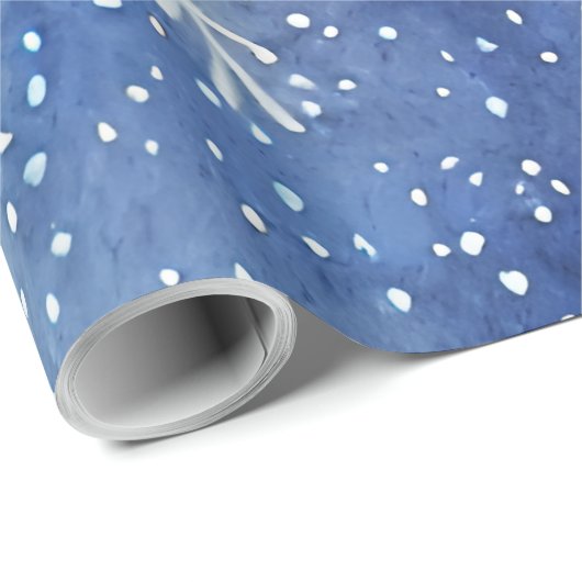 Blauer Himmel mit riesigen Schneeflocken Geschenkpapier (Rolleneckpunkt)