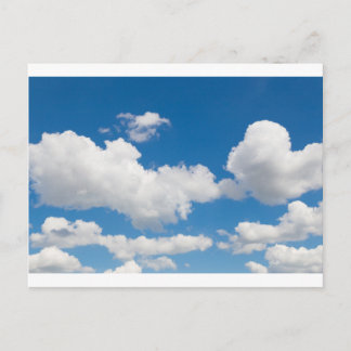 Blauer Himmel mit weißen Wolken Postkarte