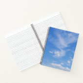 Blauer Himmel mit wispy Wolken Notizblock (Innenseite)