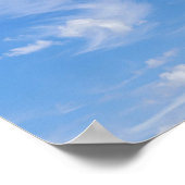 Blauer Himmel mit wispy Wolken Poster (Ecke)