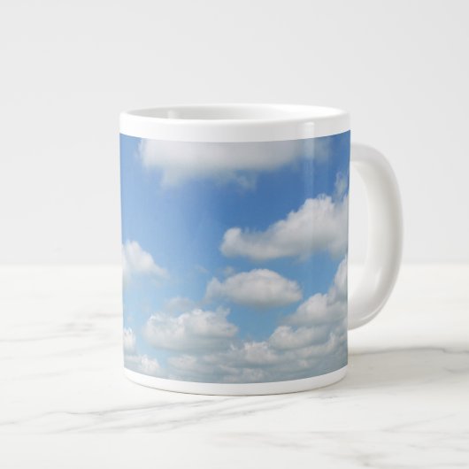 Blauer Himmel mit Wolken Jumbo-Tasse (Vorderseite Rechts)