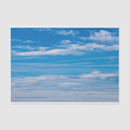 Blauer Himmel mit Wolken-Streifen Seidenpapier (Vorderseite)