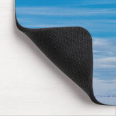 Blauer Himmel mit Wolkenkratzern Mousepad (Ecke)