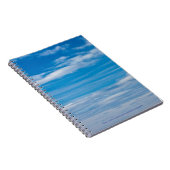 Blauer Himmel mit Wolkenkratzern Notizblock (Rechte Seite)