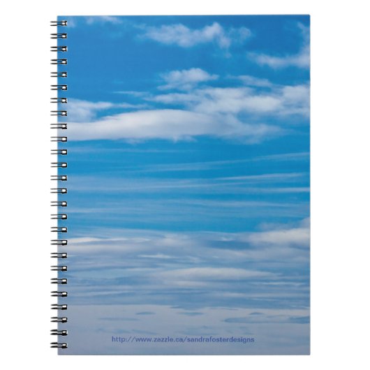 Blauer Himmel mit Wolkenkratzern Notizblock (Vorderseite)