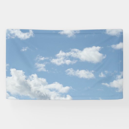 Blauer Himmel mit Wolkenuntergrund Banner (Horizontal)