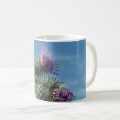 Blauer Himmel-schottische Distel-Kaffee-Tasse Kaffeetasse (VorderseiteRechts)