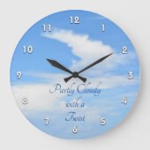 Blauer Himmel teilweise bewölkt mit Drehung Große Wanduhr (Vorderseite)