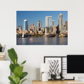 Blauer Himmel über der Küste von Elliott Bay Poster (Heimbüro)