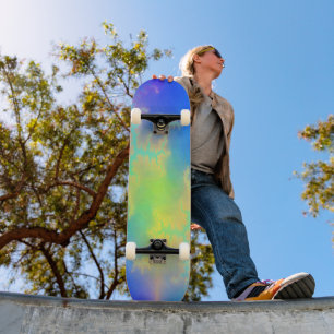 Blauer Himmel und goldgelbe Blitze Skateboard