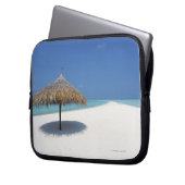 Blauer Himmel und Meer 16 Laptopschutzhülle (Vorderseite Links)