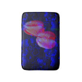 Blauer Himmel und rosafarbene Tulpen Kunst Badematte (Vorderseite Vertikal)