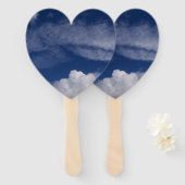 blauer Himmel und weiße Wolken auf einem Ventilato Fächer (Vorne und Hinten)