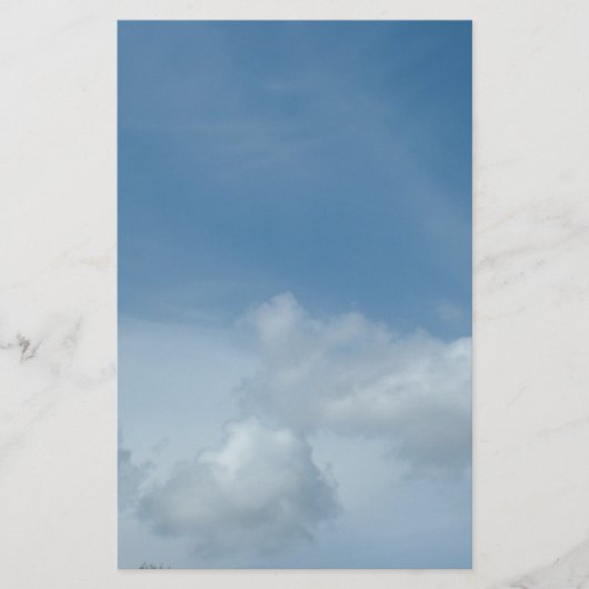 Blauer Himmel und weiße Wolken. Briefpapier (Vorderseite)