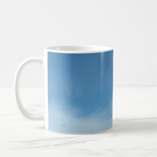 Blauer Himmel und weiße Wolken Kaffeetasse (Links)