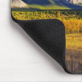 Blauer Himmel und Wolken über einer Wiese Mousepad (Ecke)