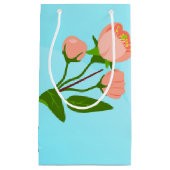 Blauer Himmelsverlauf mit blühendem Frühlingsarm Kleine Geschenktüte (Vorderseite)