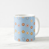 Blauer Hintergrund mit Blumen in gemischten Farben Kaffeetasse (VorderseiteRechts)