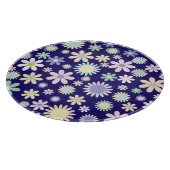 Blauer Hintergrund mit Blumenmuster Schneidebrett (Ecke)