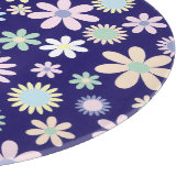 Blauer Hintergrund mit Blumenmuster Schneidebrett (Ecke)