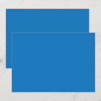 blauer Hintergrund mit schwarz-weißer Uhr