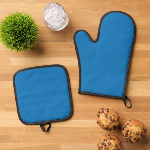 blauer Hintergrund mit schwarz-weißer Uhr Ofenhandschuh & Topflappen-Set