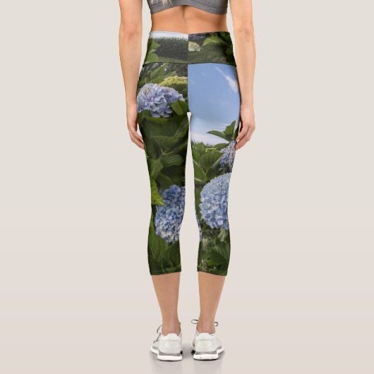 Blauer Hydrangea Capri Leggings (Rückseite)