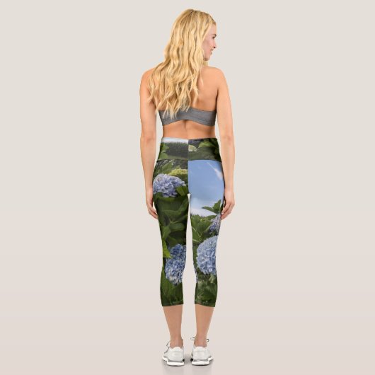 Blauer Hydrangea Capri Leggings (Rückseite)