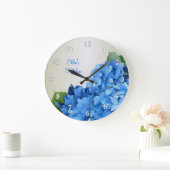 Blauer Hydrangea-personalisierte nummerierte Große Wanduhr (Zuhause)