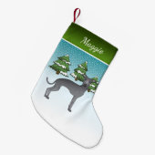 Blauer italienischer Grauhund im Winterwald Kleiner Weihnachtsstrumpf (Vorderansicht (hängend))